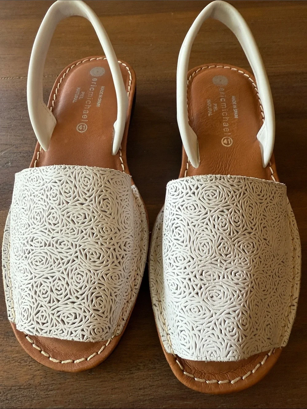 NWOT -  Eric Michael White Laser-Cut Slingback Avarca Sandals Size 9.5